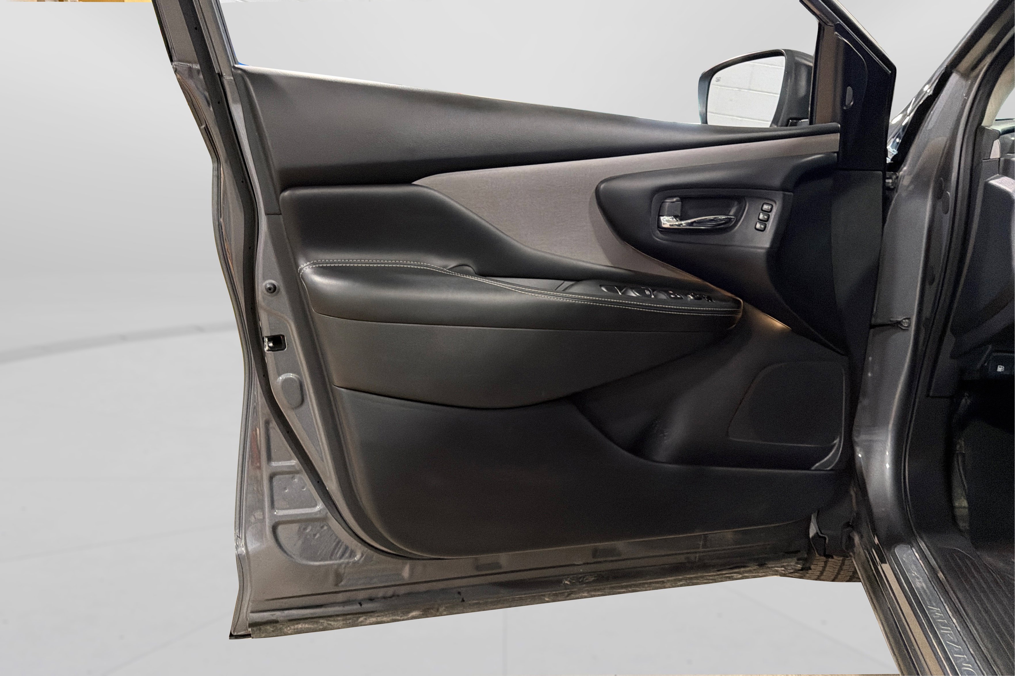 Used 2023 Nissan Murano SL AWD/4WD image 15