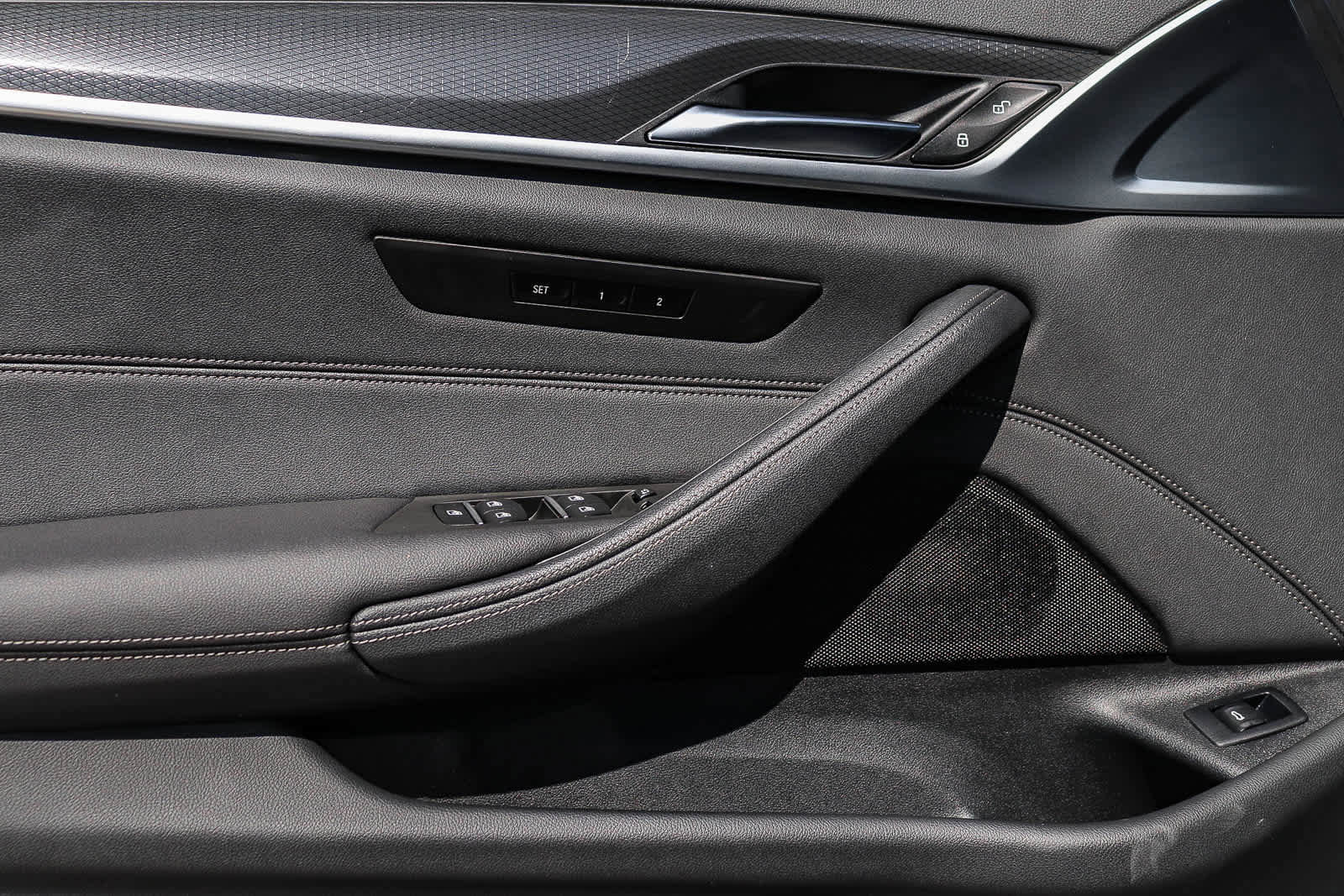 Used 2023 BMW 540i w/ M Sport Package image 28