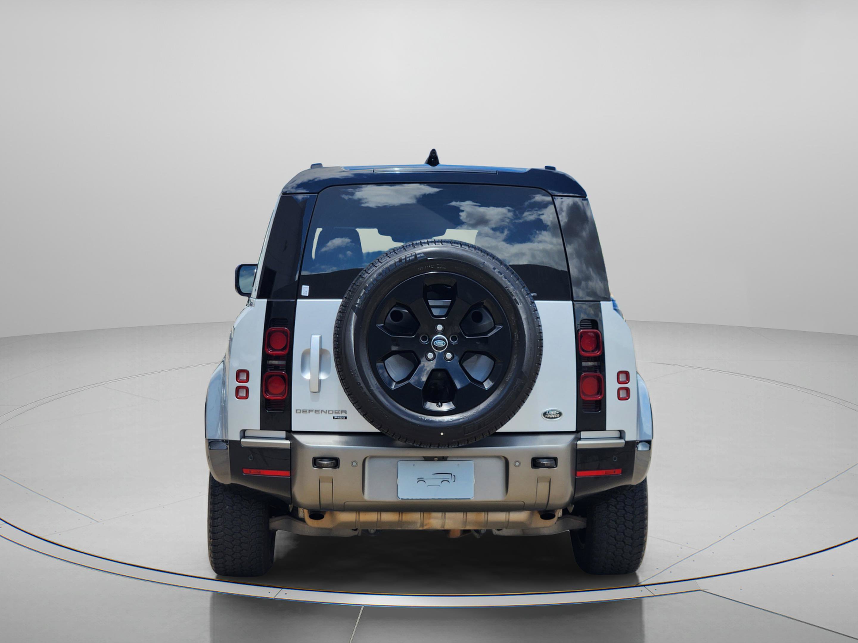 Certified 2021 Land Rover Defender 110 X-Dynamic SE AWD/4WD image 4