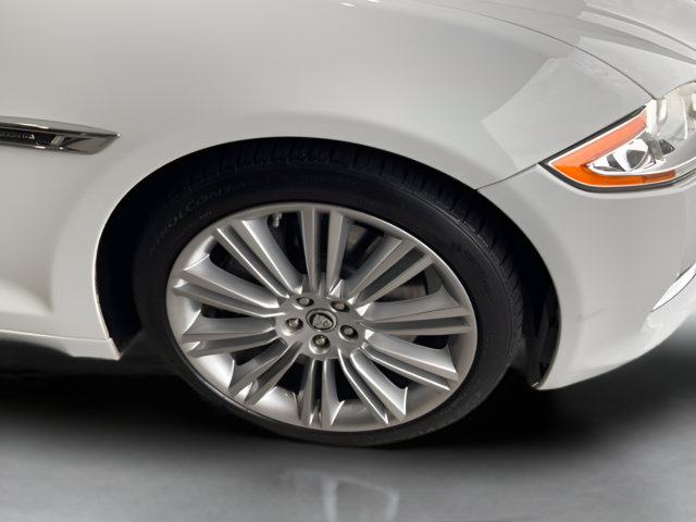 Used 2012 Jaguar XJ Supercharged RWD image 26