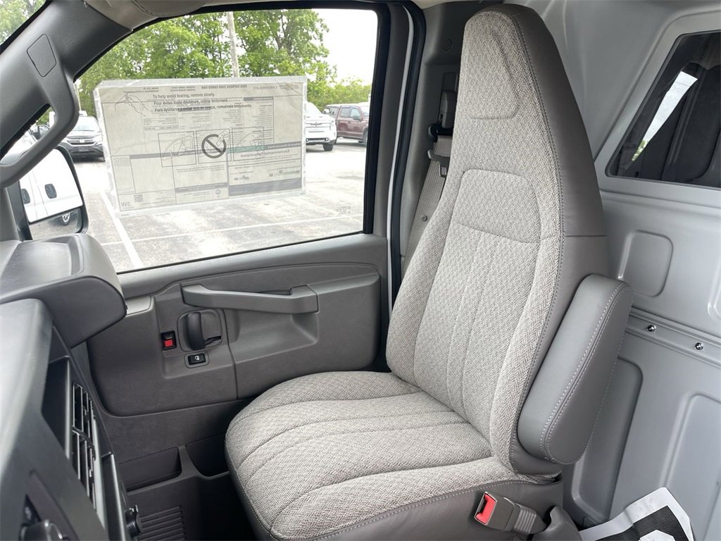 New 2025 Chevrolet Express 2500 w/ Driver Convenience Package image 17
