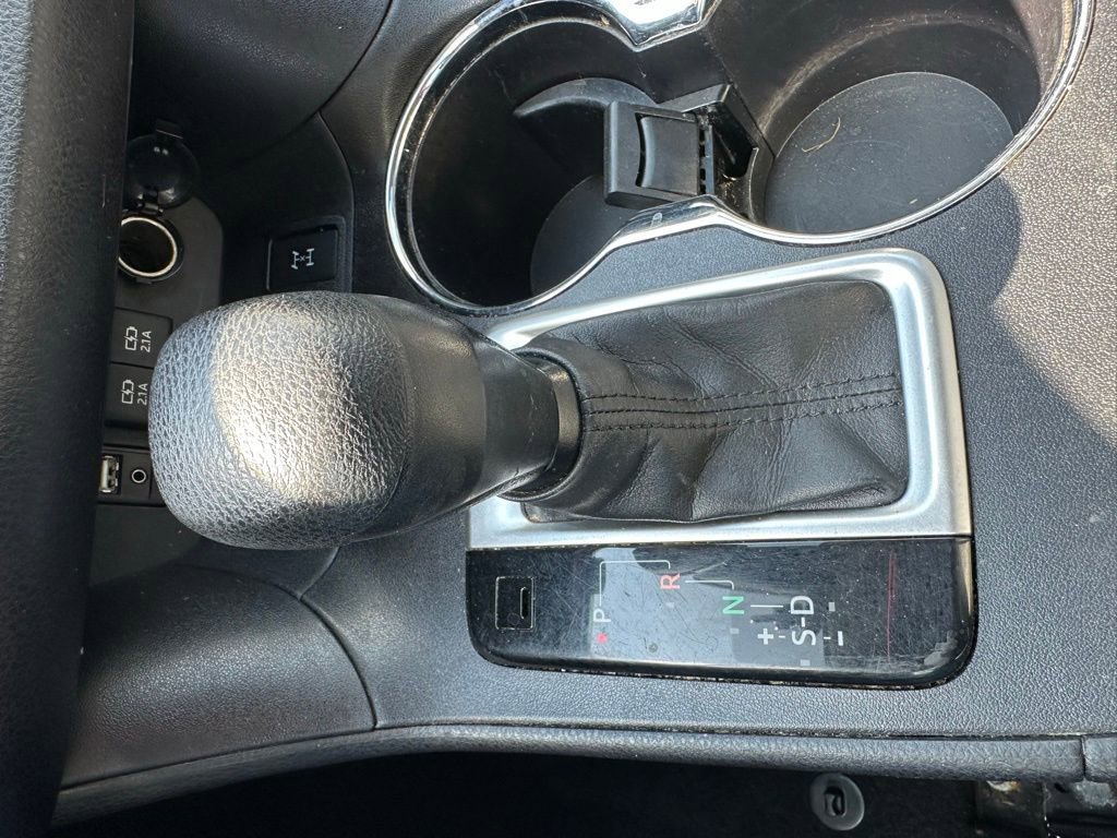 Used 2017 Toyota Highlander LE w/ Carpet Mat Package image 29