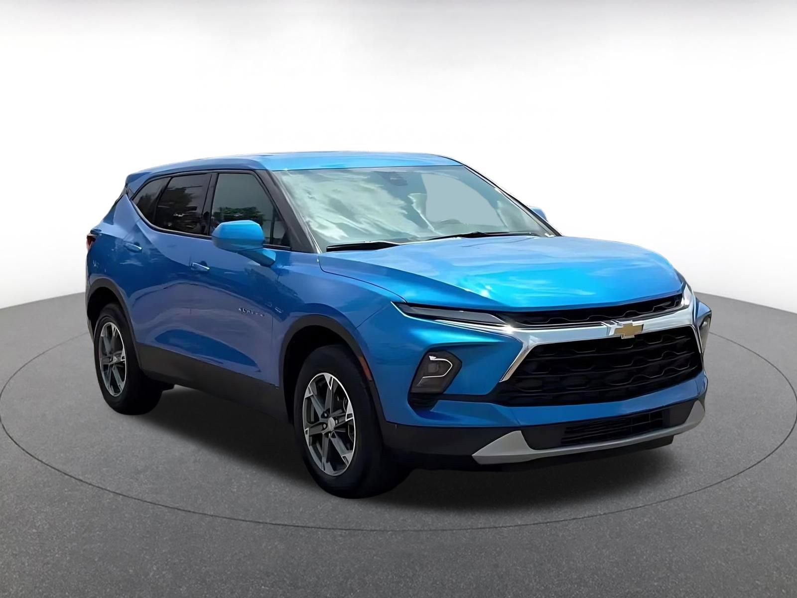 Used 2026 Chevrolet Blazer LT FWD image 3