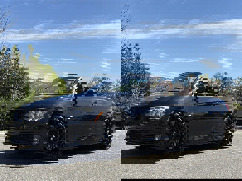 Used 2011 BMW 335i Convertible image 1