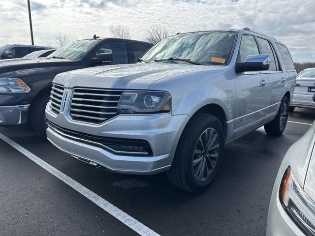Used 2017 Lincoln Navigator Select image 1