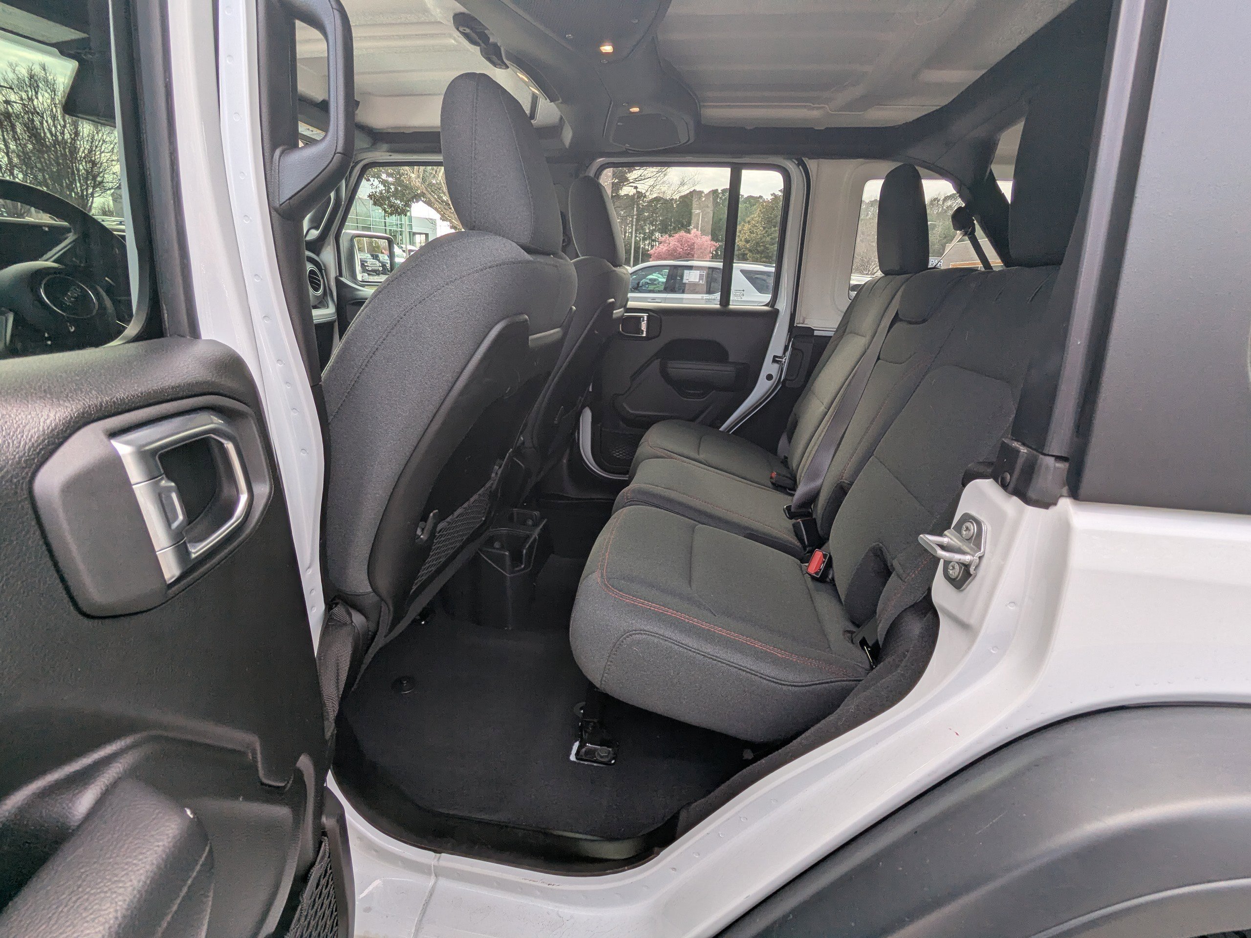 Used 2025 Jeep Wrangler Rubicon image 11