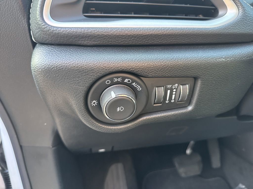New 2026 Chrysler Pacifica Select AWD/4WD image 11
