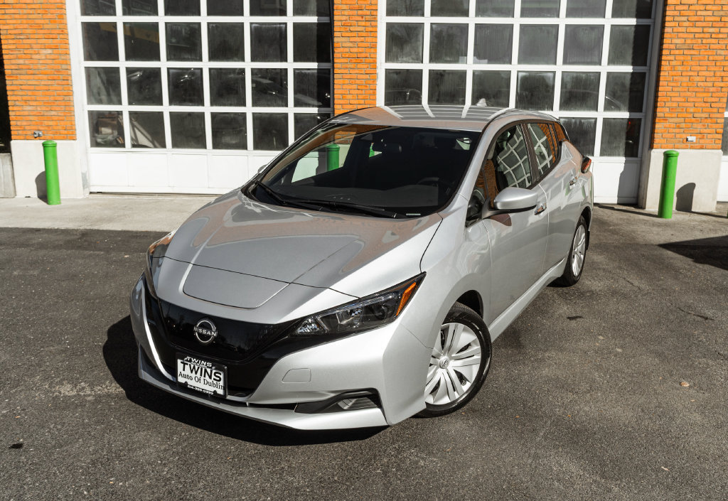Used 2025 Nissan Leaf S FWD image 2
