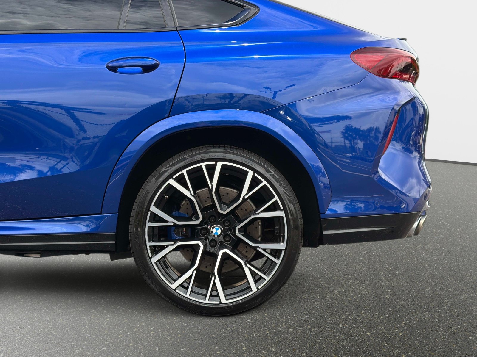 Used 2021 BMW X6 M w/ Executive Package AWD/4WD image 15