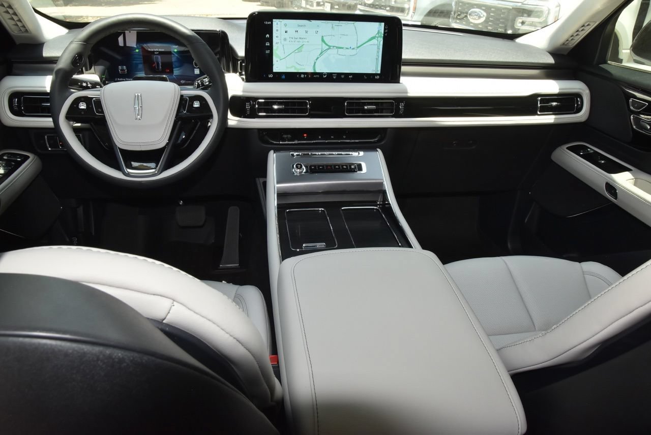 New 2026 Lincoln Aviator 2WD image 17