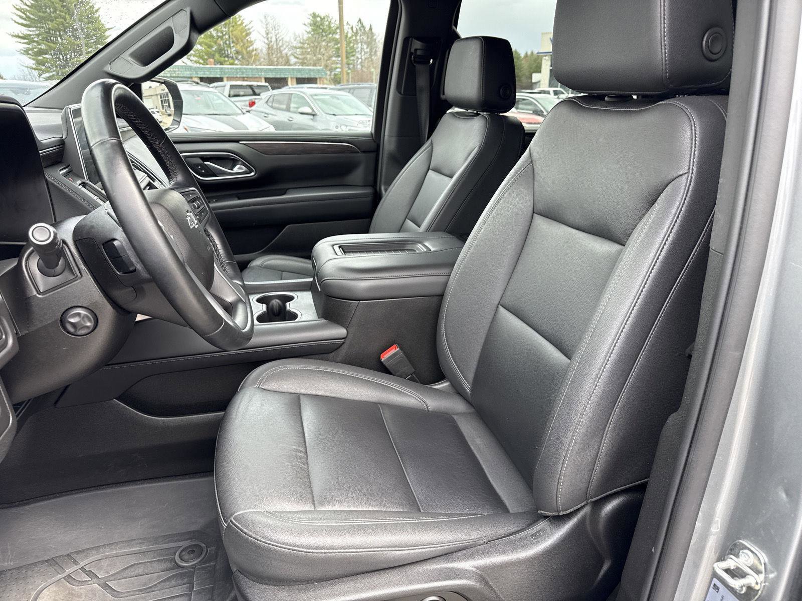 Used 2023 Chevrolet Tahoe Z71 w/ Luxury Package AWD/4WD image 11