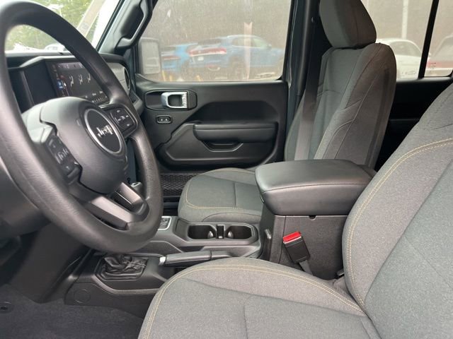 Used 2025 Jeep Wrangler Sport image 9