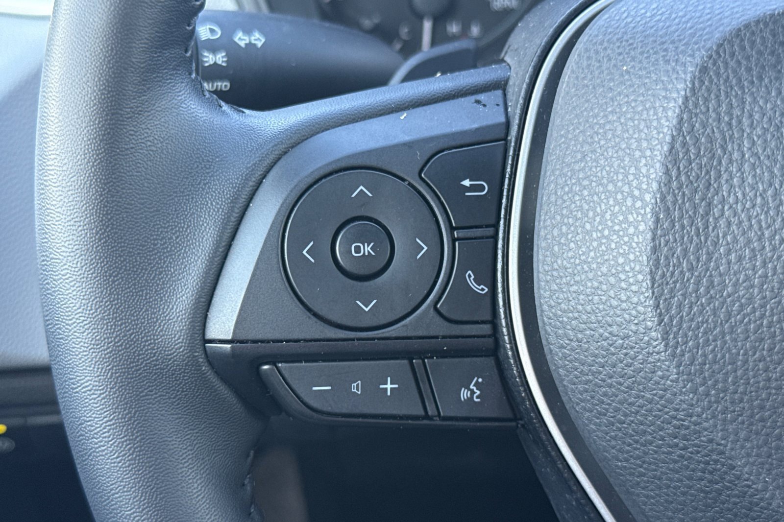 Used 2025 Toyota Corolla SE image 34