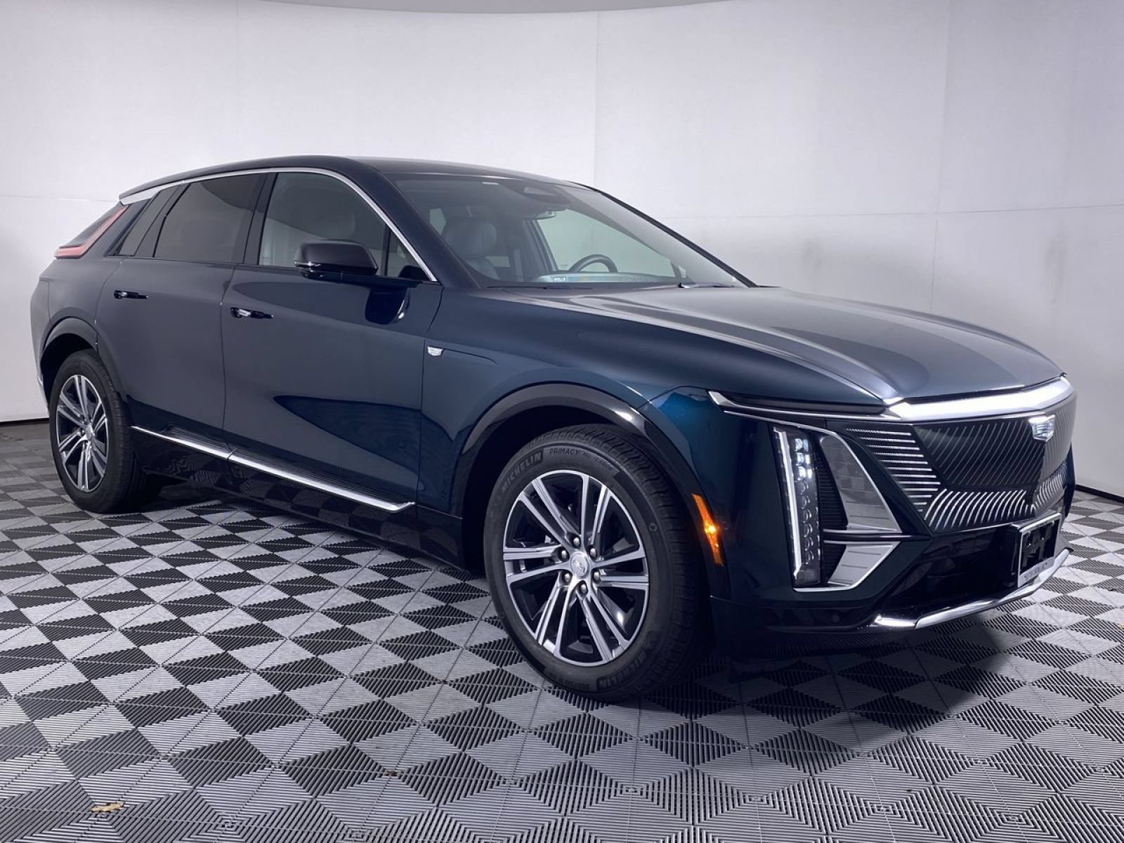 Certified 2024 Cadillac Lyriq Luxury AWD/4WD image 20