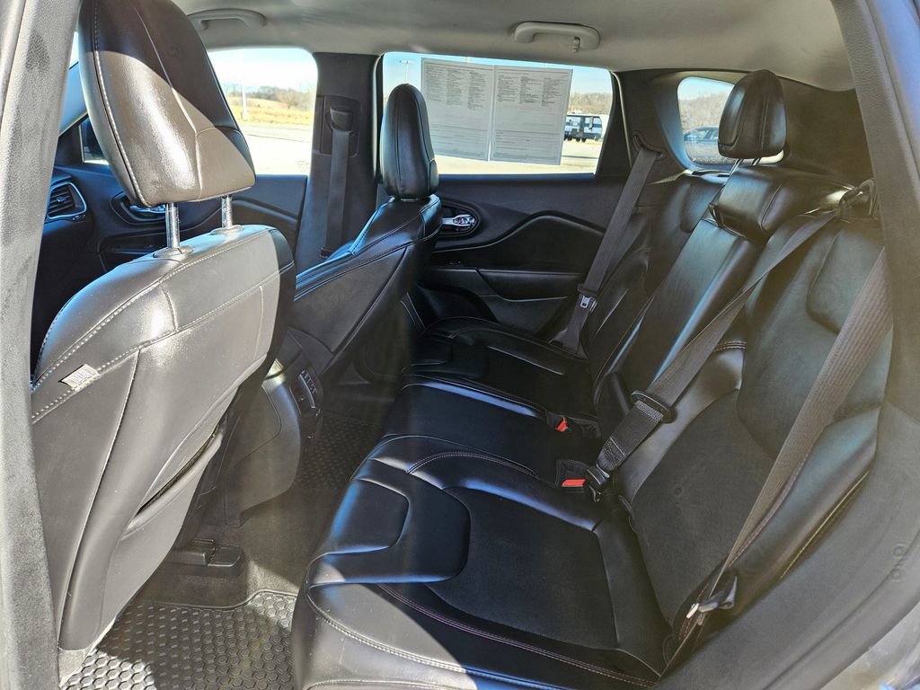 Used 2020 Jeep Cherokee Trailhawk w/ Cold Weather Group image 28