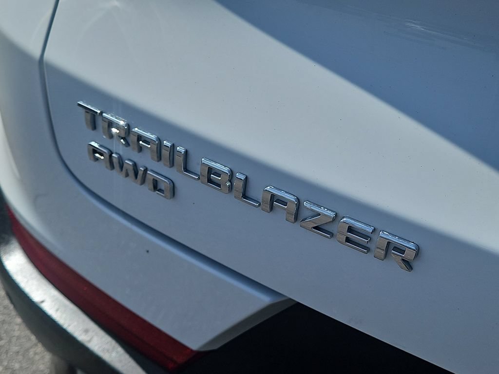 Used 2023 Chevrolet TrailBlazer ACTIV w/ Sun and Liftgate Package AWD/4WD image 8