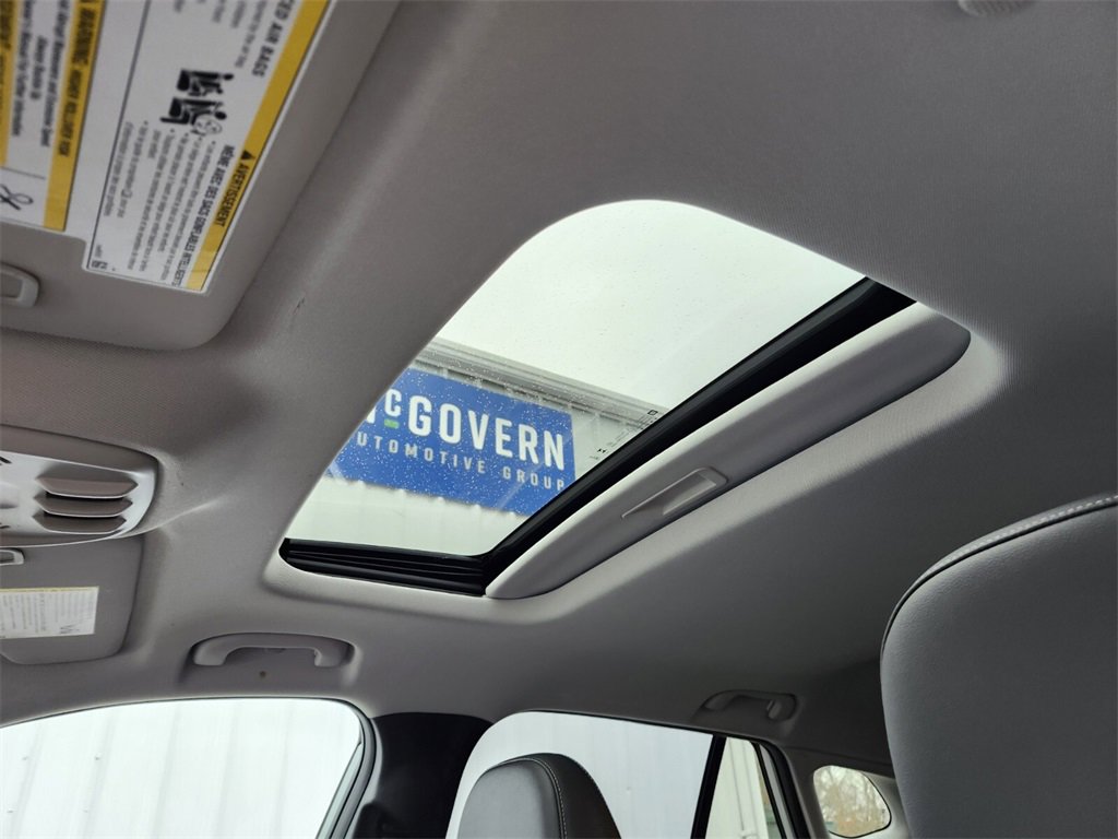 Used 2025 Chevrolet Trax LT w/ Sunroof Package image 18