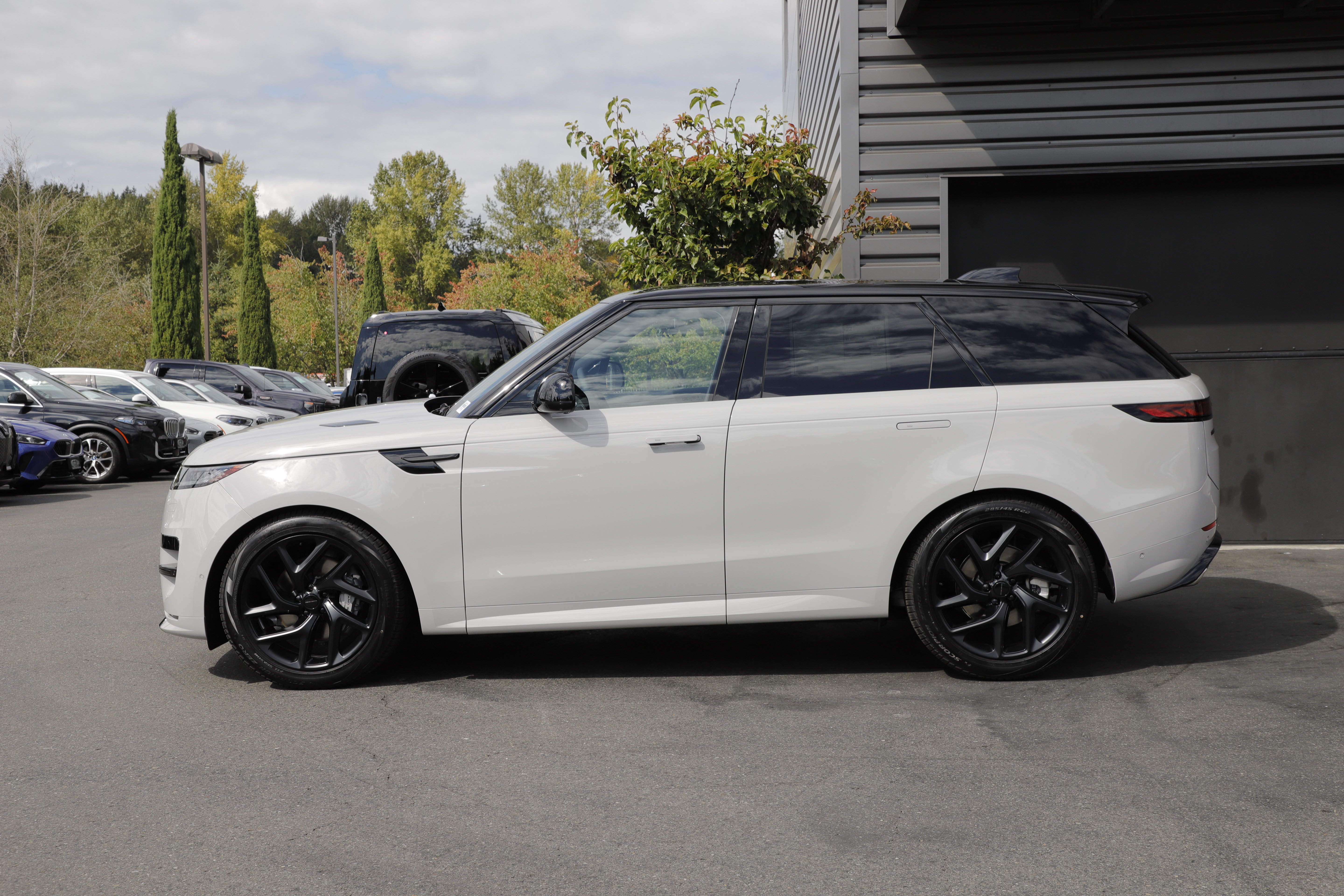 New 2026 Land Rover Range Rover Sport Dynamic SE AWD/4WD image 7