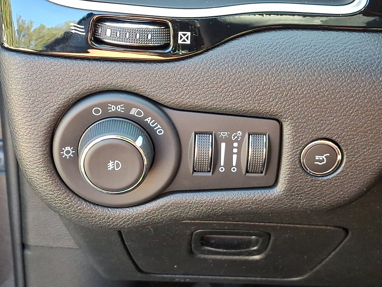 Certified 2023 Jeep Cherokee Altitude Lux image 28