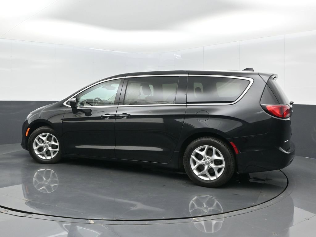Used 2019 Chrysler Pacifica Touring Plus w/ Advanced Safetytec Group FWD image 5