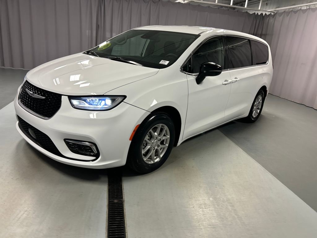Used 2024 Chrysler Pacifica Touring-L FWD video 3