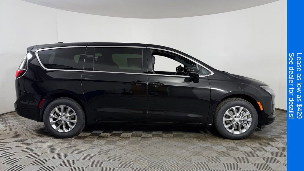New 2027 Chrysler Pacifica Select AWD/4WD image 8