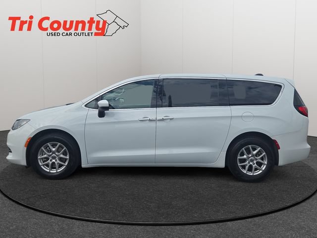 Used 2023 Chrysler Voyager LX FWD image 5
