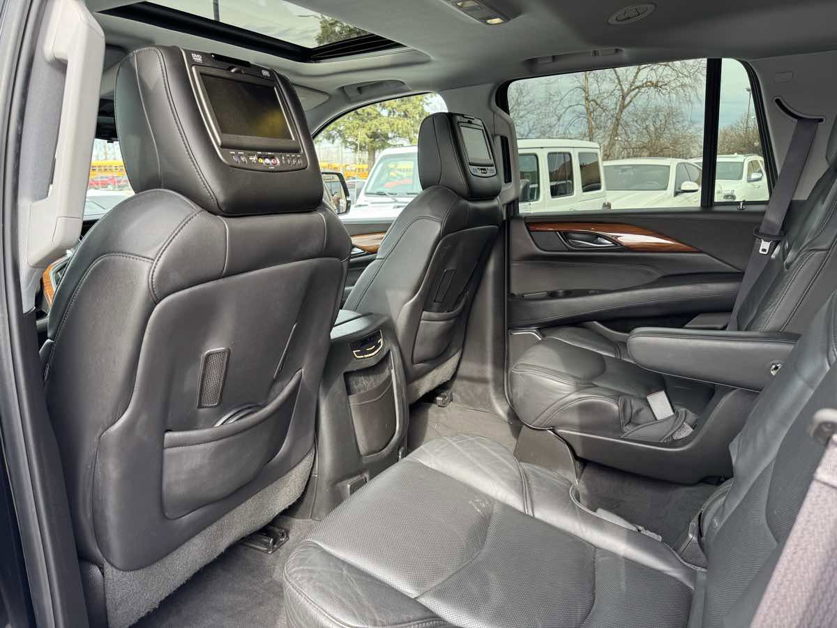 Used 2017 Cadillac Escalade Luxury AWD/4WD image 40