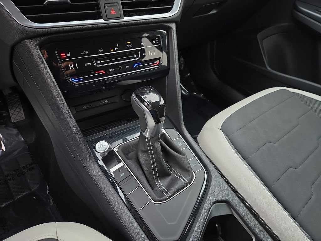 Certified 2025 Volkswagen Taos SE FWD image 25