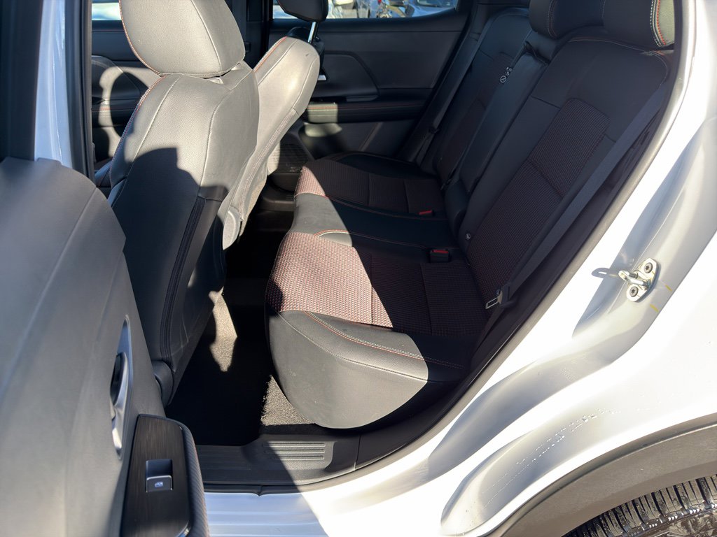 Certified 2025 Nissan Kicks SR image 29