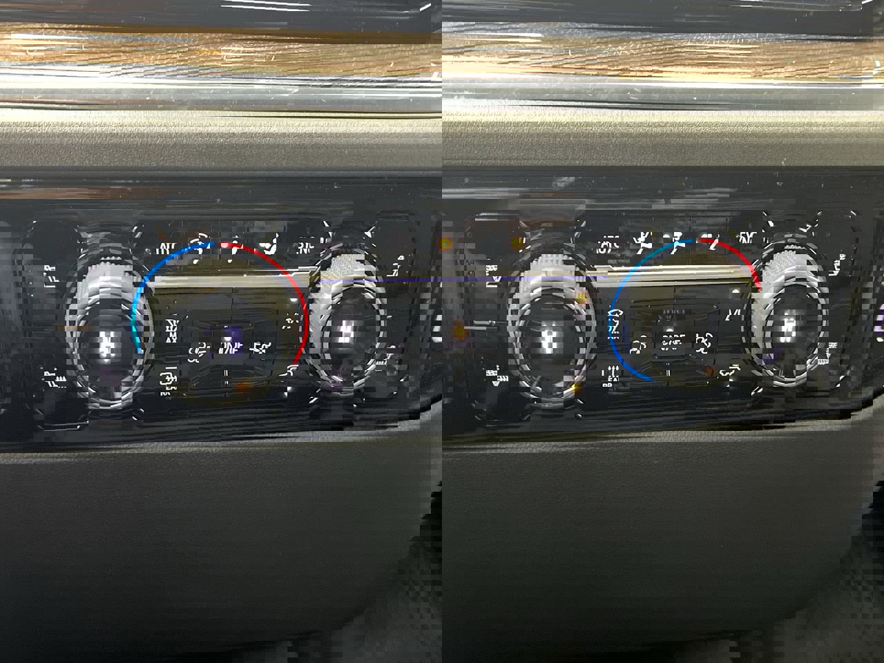 Used 2024 Chevrolet Silverado 1500 LT image 22