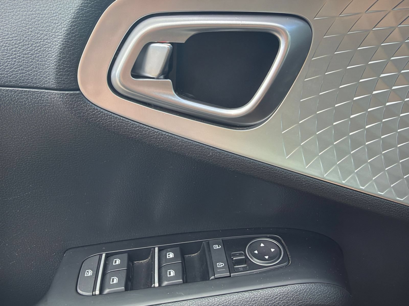 Used 2025 Kia Soul LX w/ LX Technology Package FWD image 18