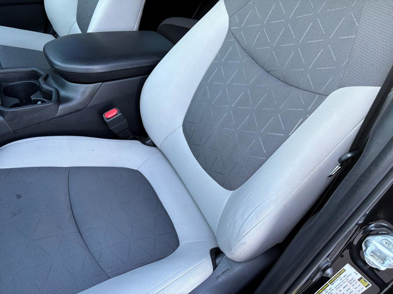 Used 2021 Toyota RAV4 XLE image 16