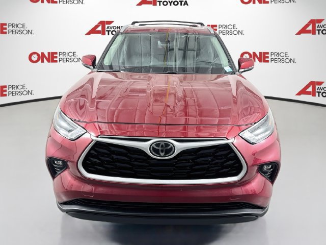 Used 2023 Toyota Highlander XLE FWD image 2