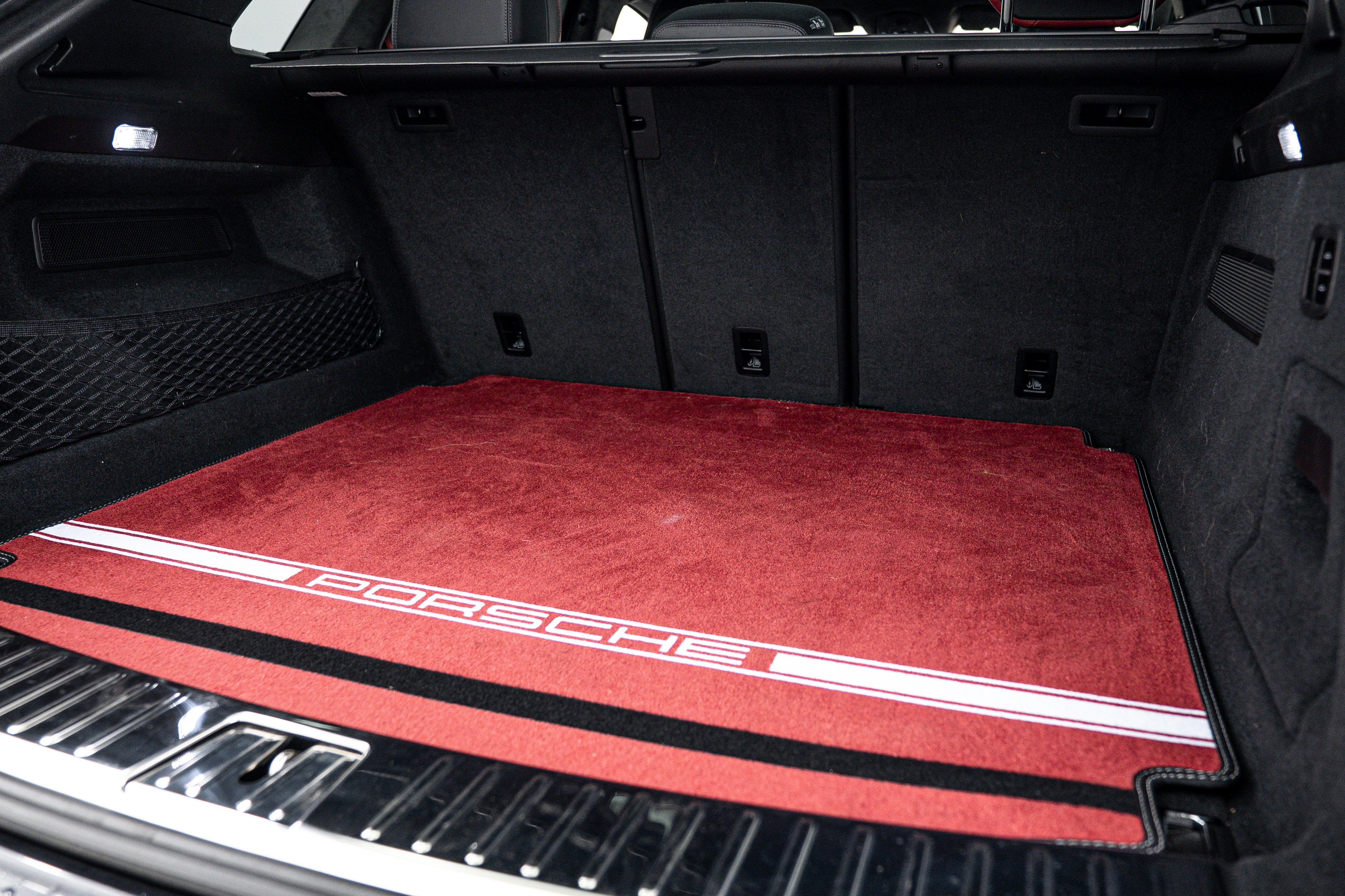 Certified 2025 Porsche Cayenne GTS AWD/4WD image 28