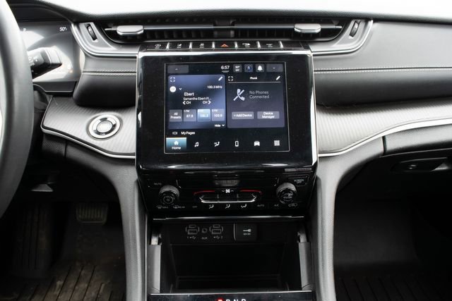 Used 2023 Jeep Grand Cherokee Laredo AWD/4WD image 26