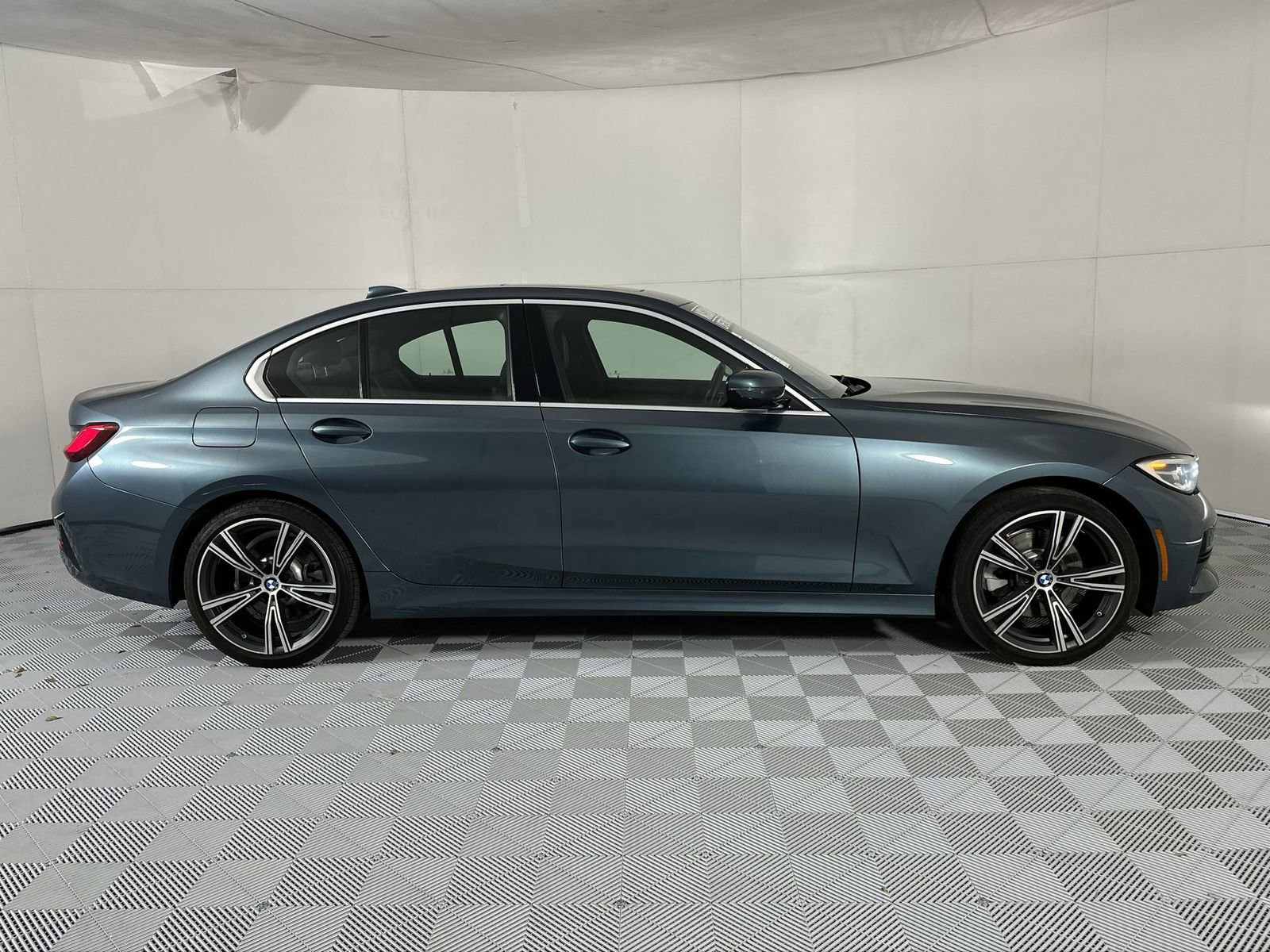 Used 2021 BMW 330i Sedan w/ Convenience Package RWD image 5