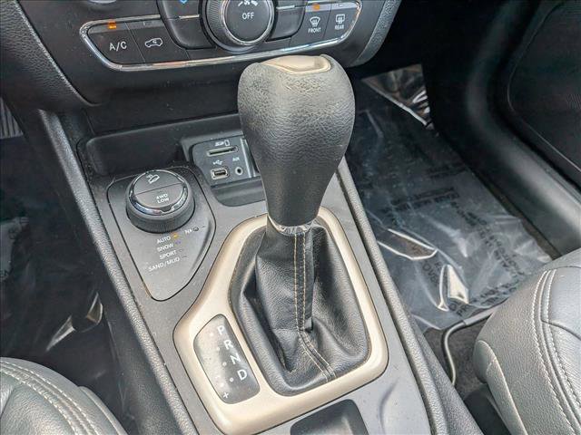 Used 2017 Jeep Cherokee Latitude w/ Safety/Convenience Group image 12
