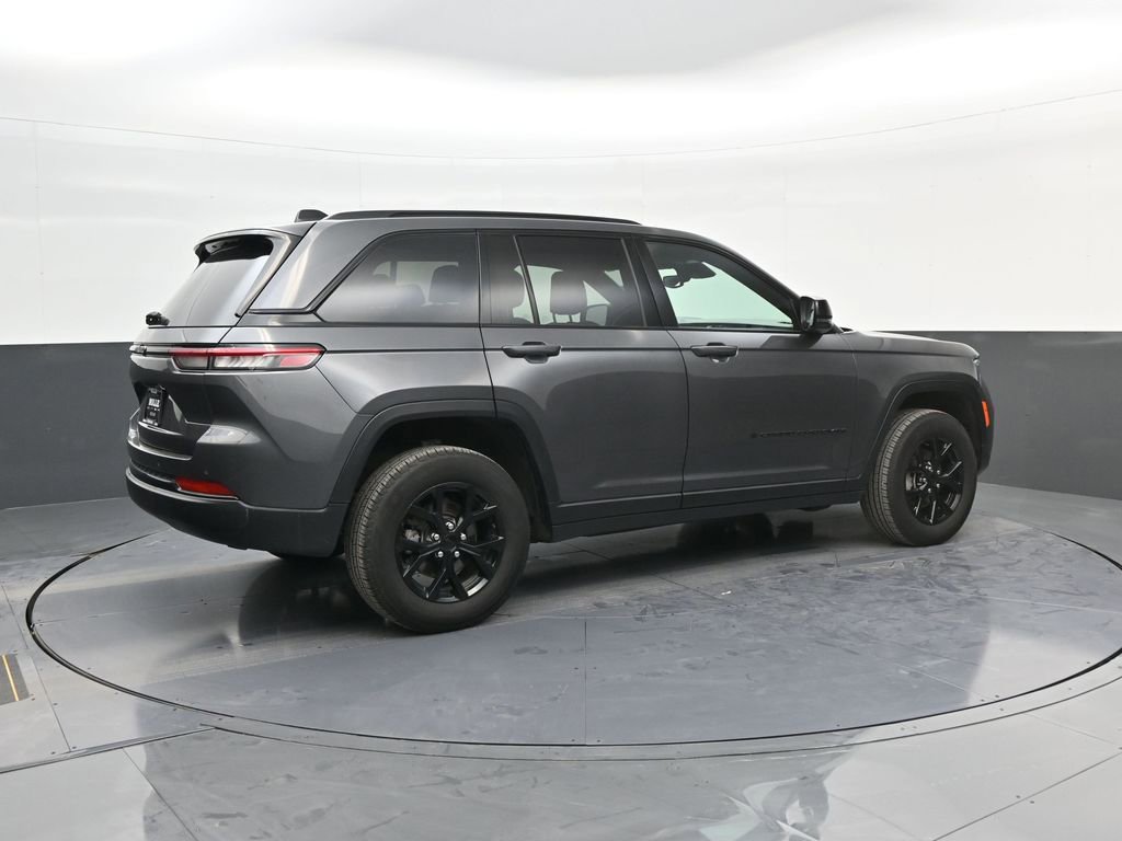 Used 2024 Jeep Grand Cherokee Altitude image 8