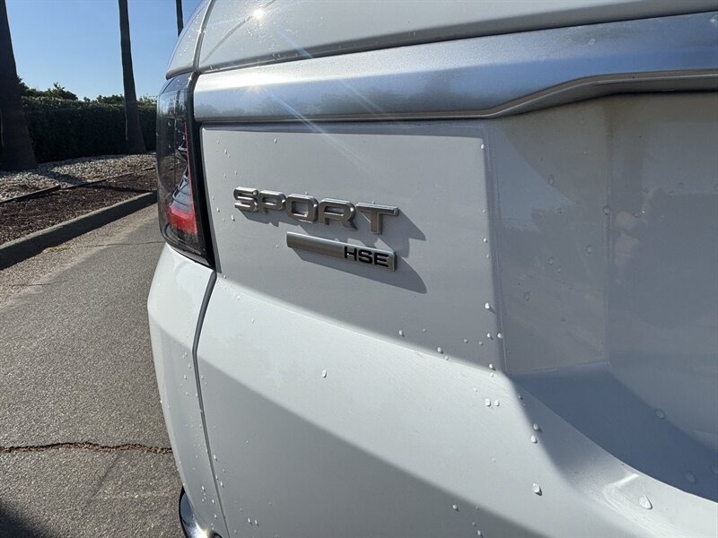 Used 2018 Land Rover Range Rover Sport HSE AWD/4WD image 43