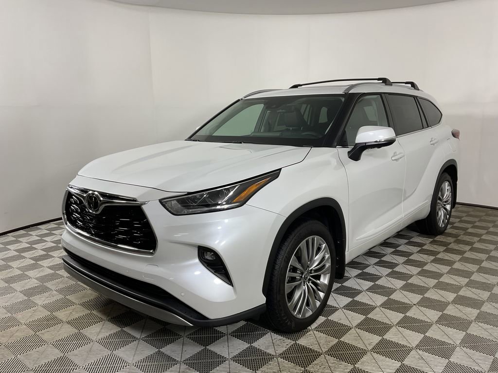New 2026 Toyota Highlander Platinum image 3