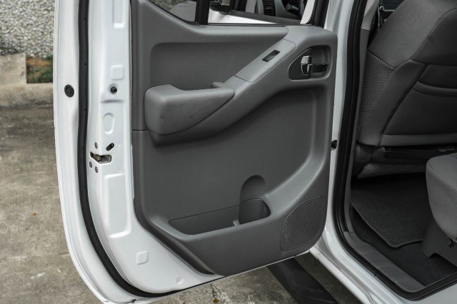 Used 2021 Nissan Frontier SV w/ Midnight Edition Floor Mats image 46