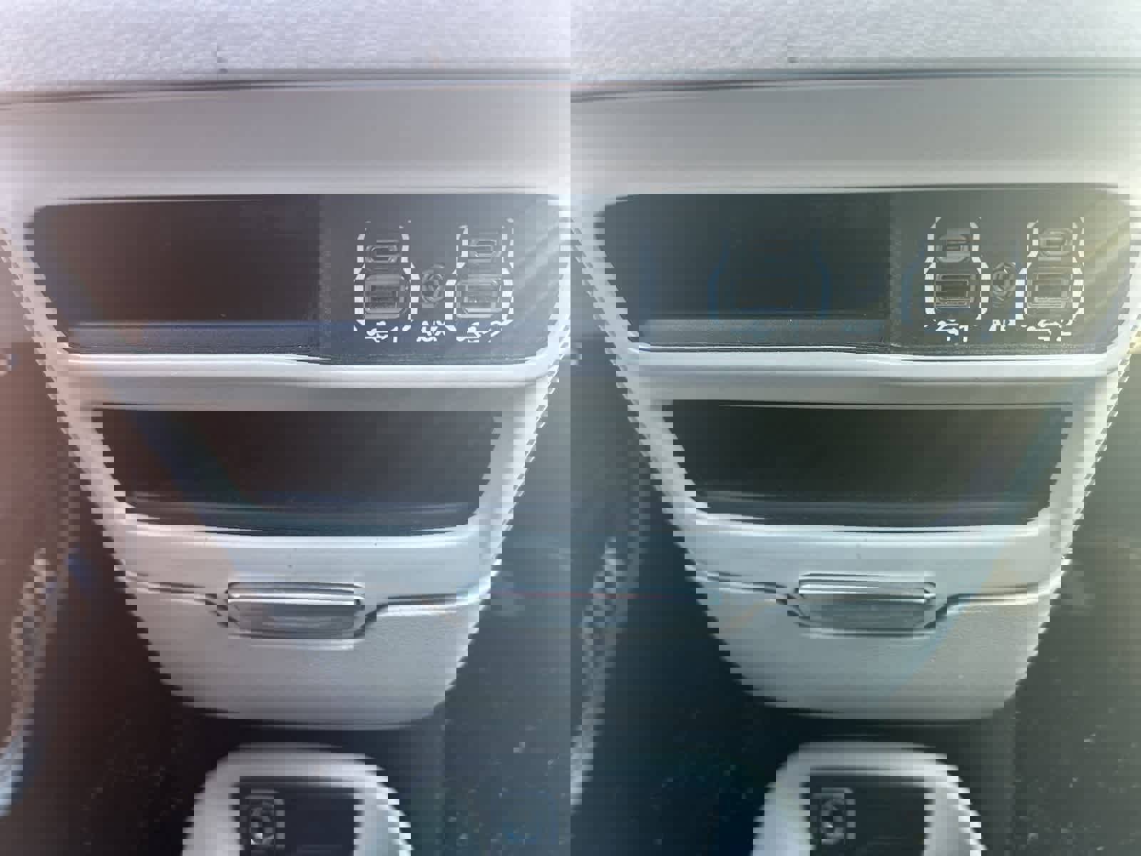 Used 2024 Chrysler Pacifica Touring-L image 36