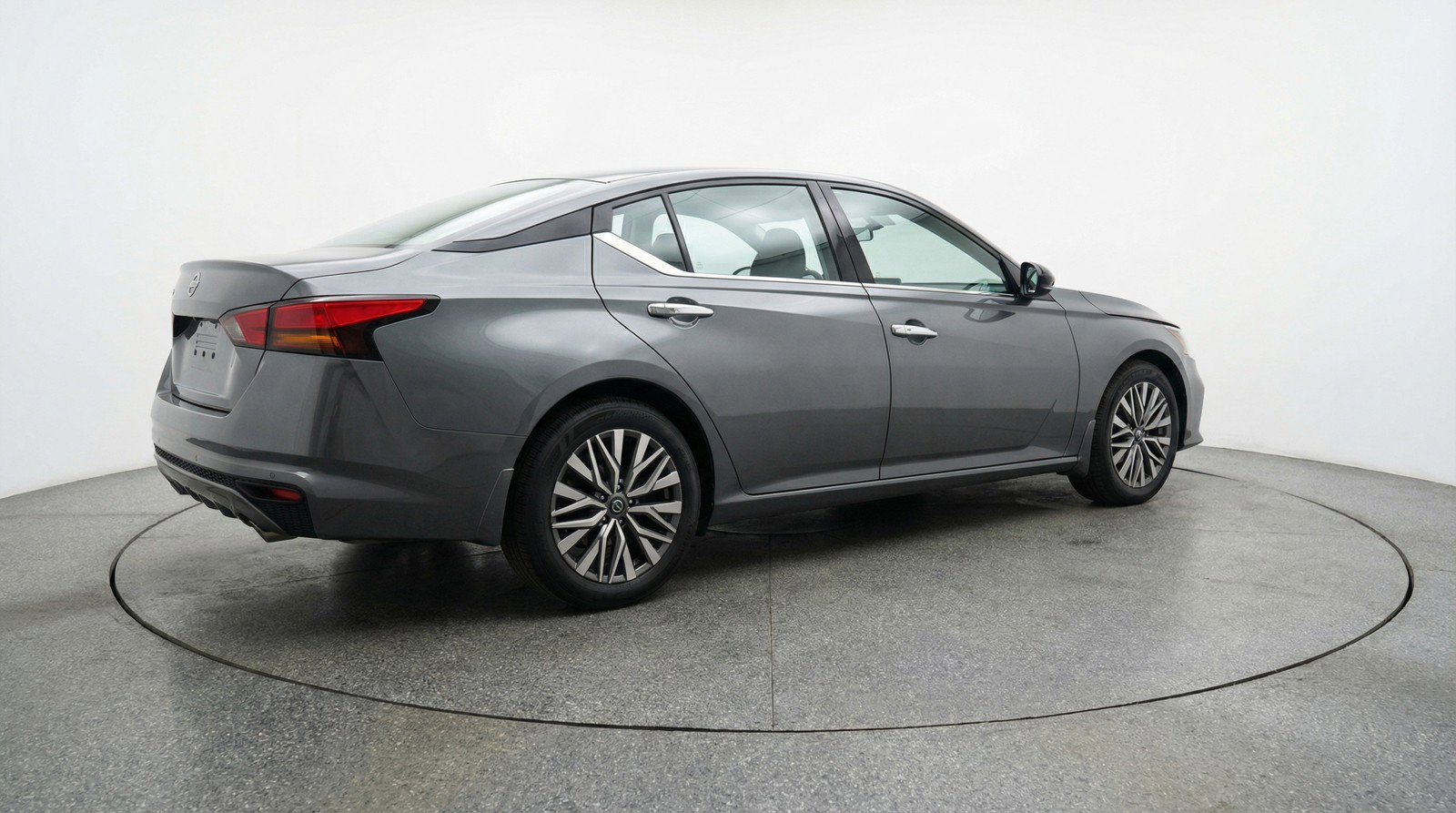 Used 2025 Nissan Altima 2.5 SV FWD image 9