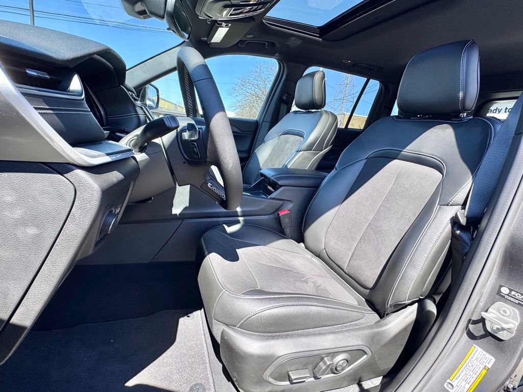 Used 2024 Jeep Grand Cherokee Altitude image 13