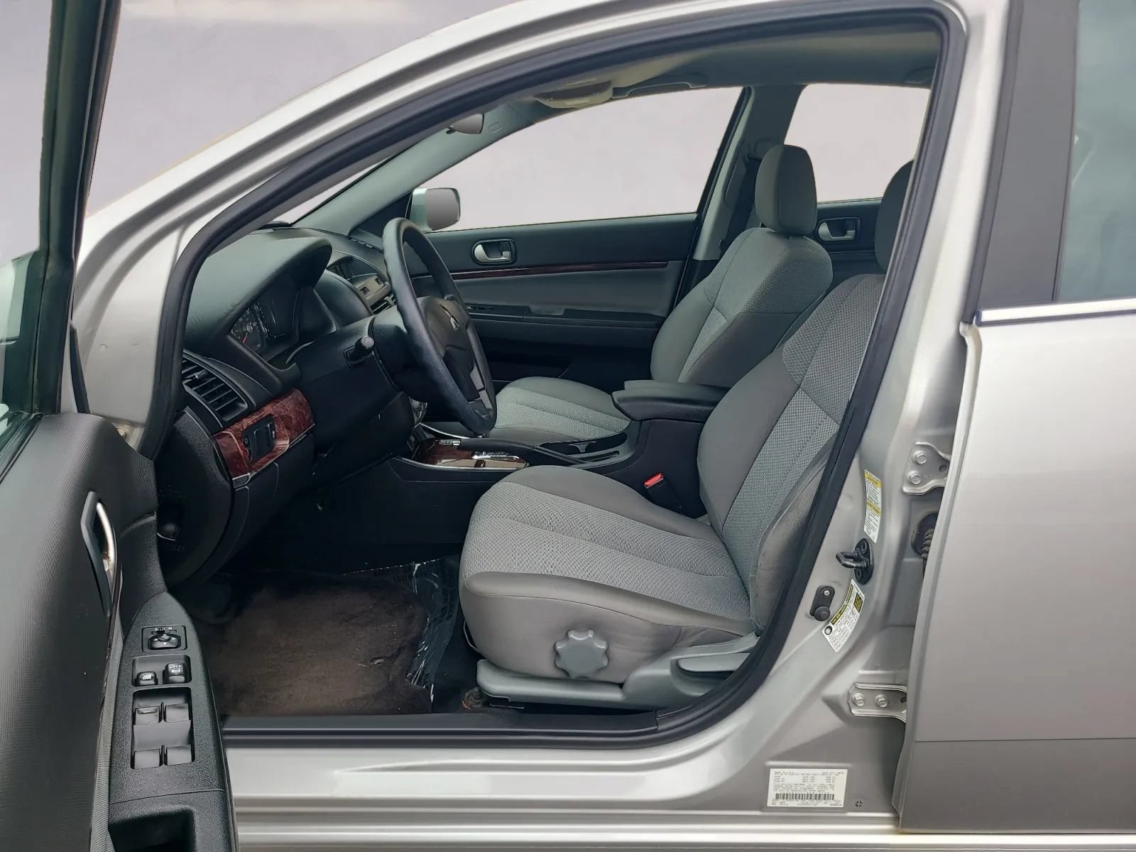 Used 2011 Mitsubishi Galant ES FWD image 11