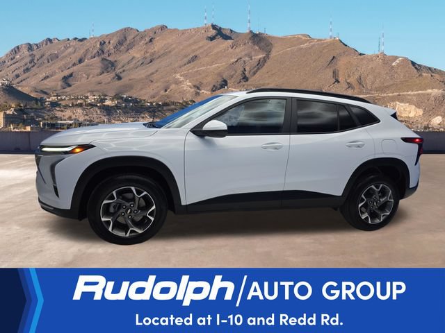 Used 2025 Chevrolet Trax LT FWD image 2