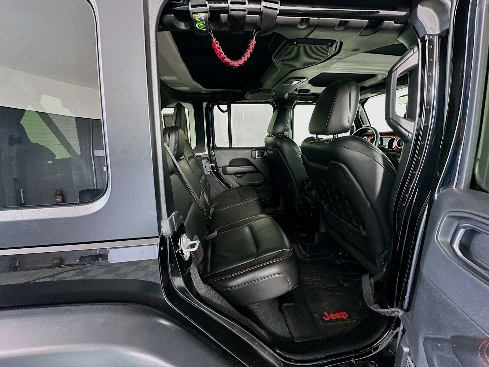 Used 2018 Jeep Wrangler Unlimited Rubicon AWD/4WD image 26