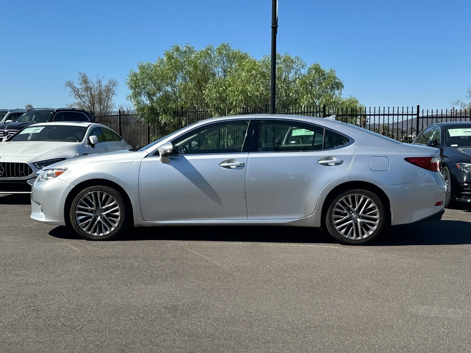 Used 2014 Lexus ES 350 w/ Luxury Package FWD image 6