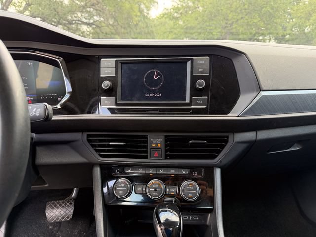 Used 2024 Volkswagen Jetta SE FWD image 13
